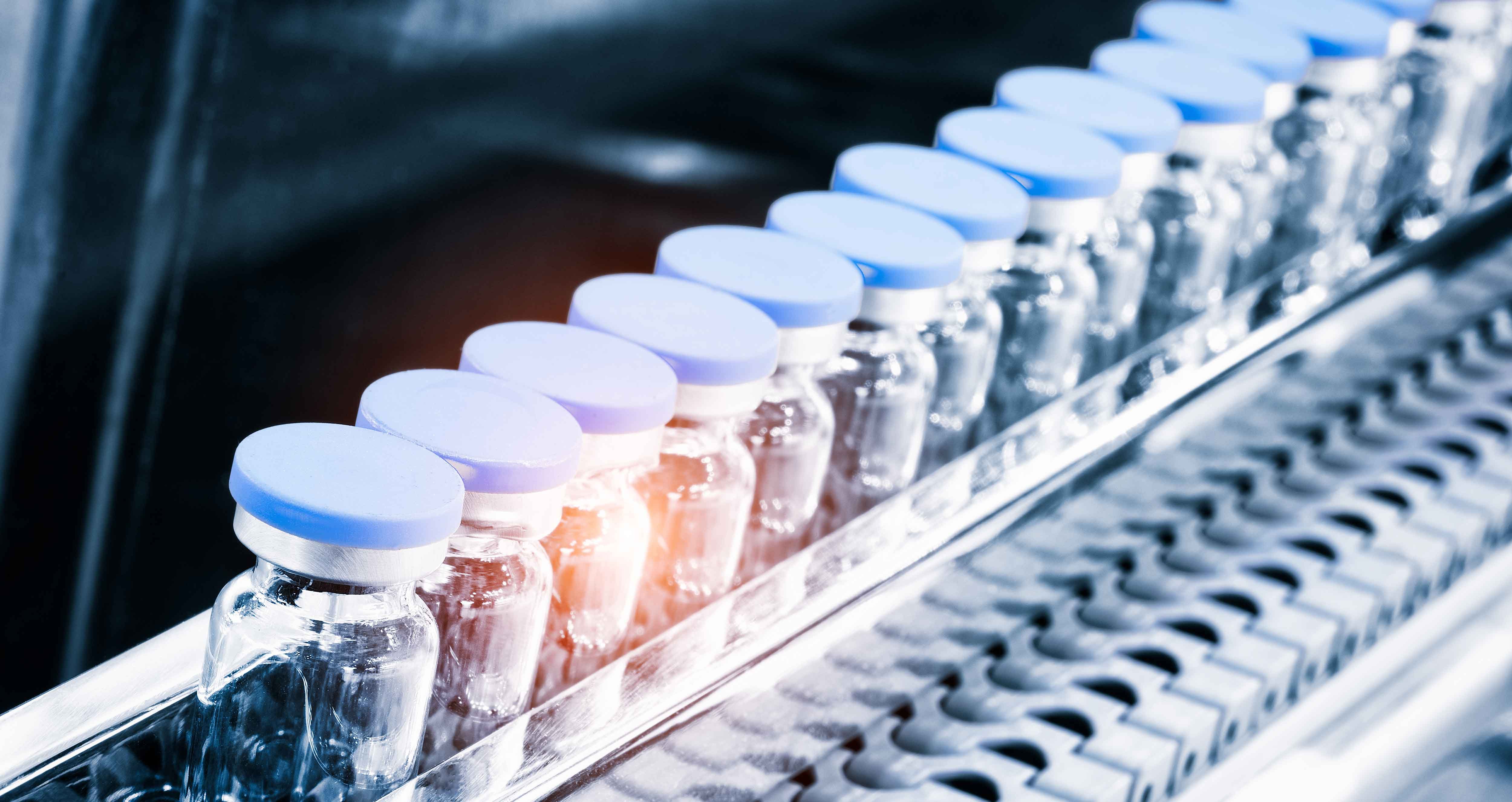 glass-bottles-production-tray-automatic-liquid-dispenser-line-filling-medicines-against-bacteria-viruses-antibiotics-vaccines