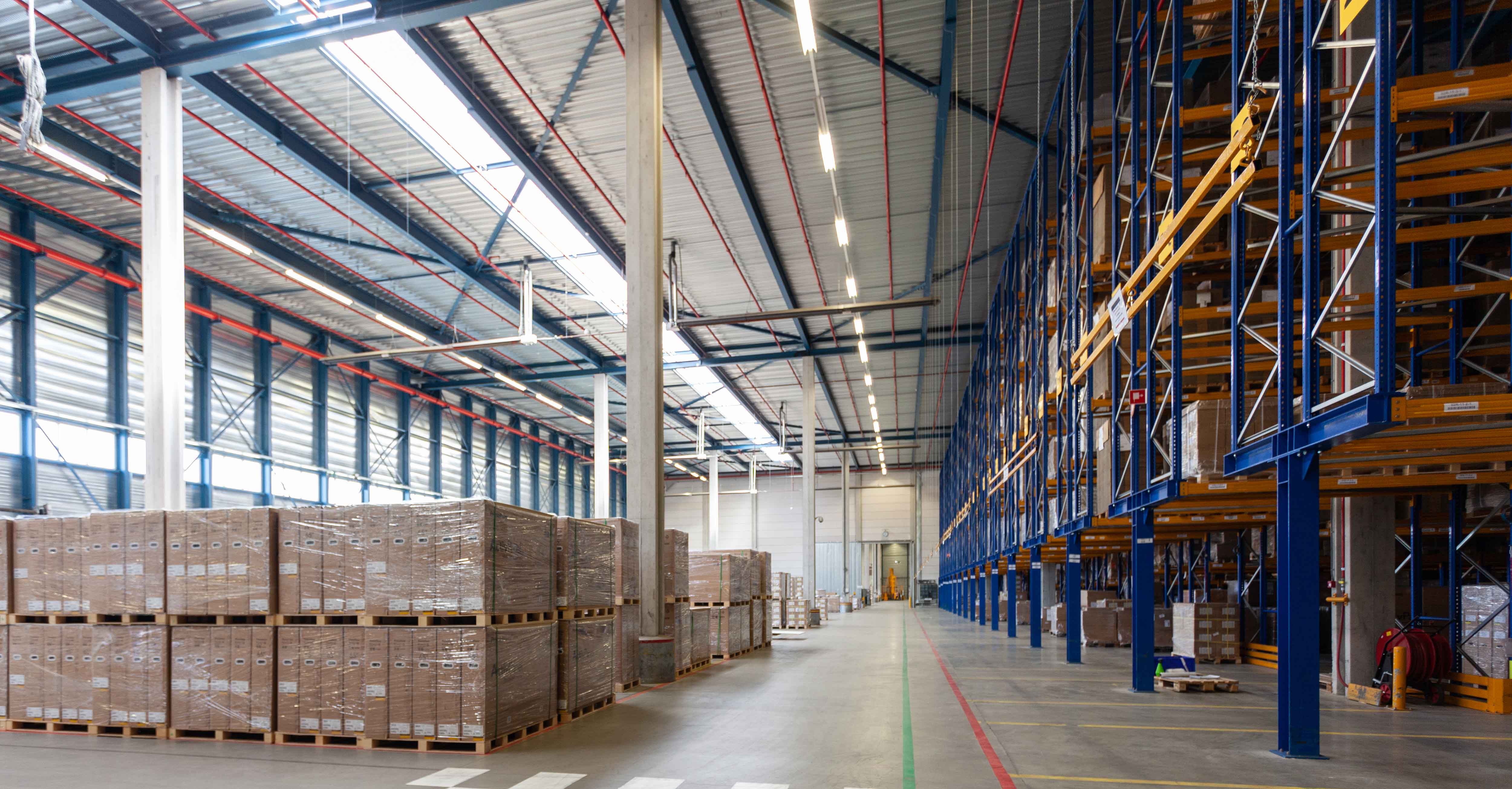 Temperature Mapping and Monitoring - View Full Warehouse With Forklift